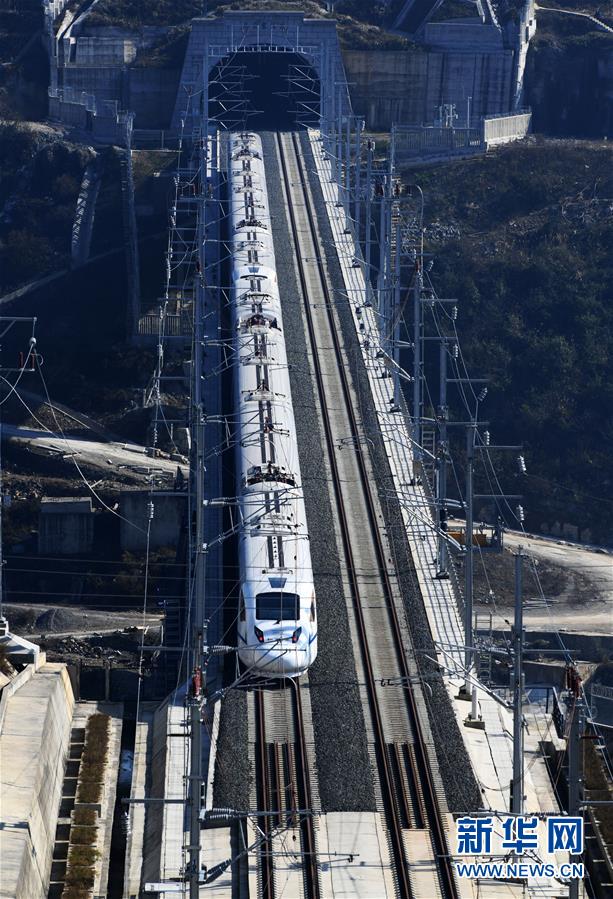 (新华全媒头条·图文互动)(10)乌蒙欢歌高铁来——写在成贵高铁通车之际