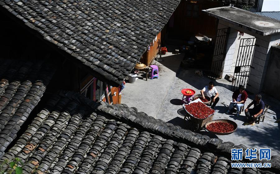 (新华全媒头条·图文互动)(3)干部去哪儿了?——贵州干部大规模下沉脱贫攻坚一线纪实