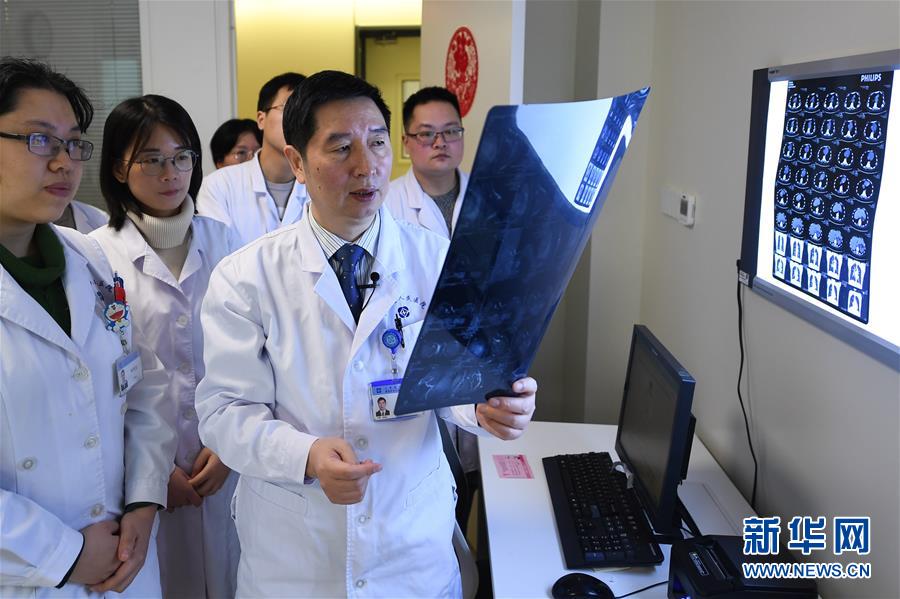 （两会&middot;图片故事）（8）全国政协委员王水：推动妇幼健康事业均衡发展