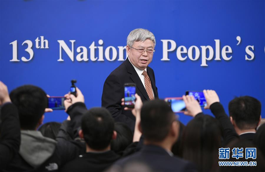 （两会&middot;XHDW）（7）国务院扶贫办主任刘永富就&ldquo;攻坚克难&mdash;&mdash;坚决打赢脱贫攻坚战&rdquo;答记者问