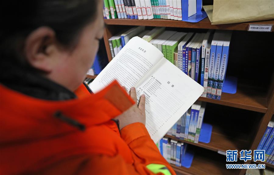 （两会&middot;图片故事）（7）全国人大代表庄艳：小环卫 大环保