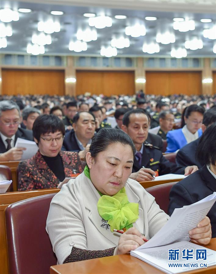 （两会&middot;图片故事）（1）全国人大代表庄艳：小环卫 大环保