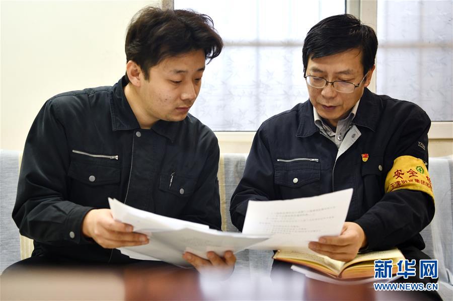 （两会&middot;图片故事）（7）全国人大代表李刚：让产业工人强起来