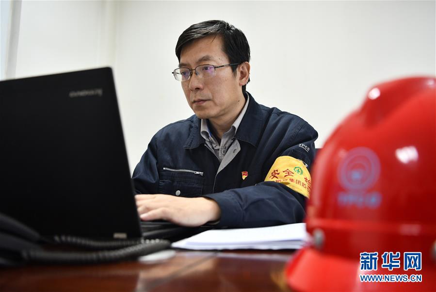 （两会&middot;图片故事）（9）全国人大代表李刚：让产业工人强起来