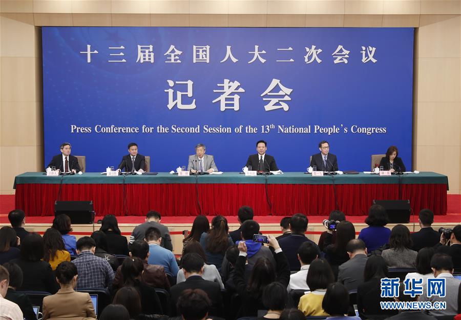 （两会&middot;XHDW）（3）中国人民银行行长易纲等就&ldquo;金融改革与发展&rdquo;答记者问