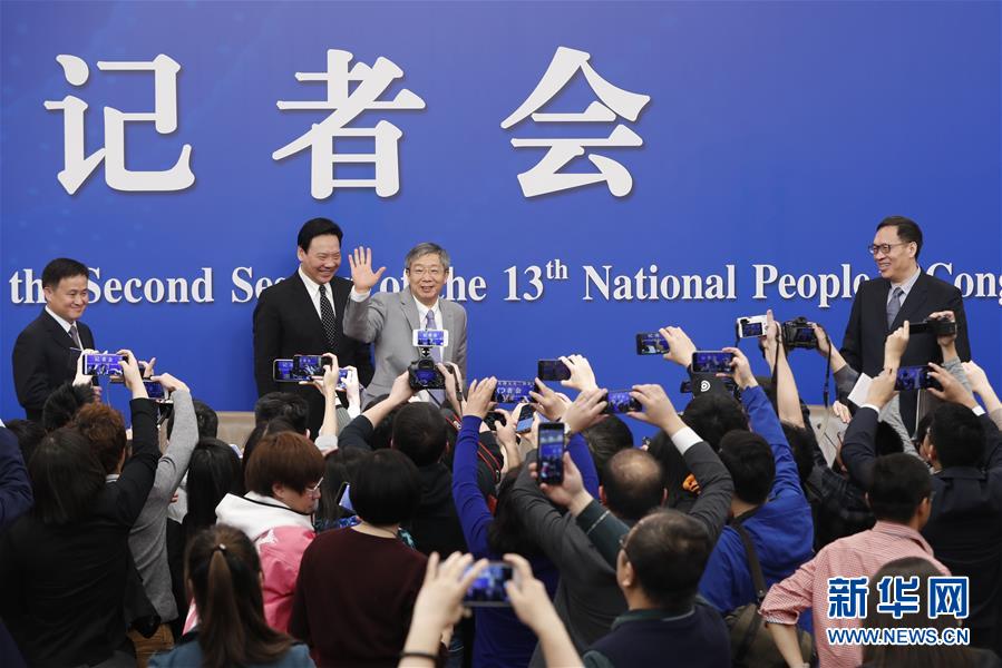 （两会&middot;XHDW）（18）中国人民银行行长易纲等就&ldquo;金融改革与发展&rdquo;答记者问