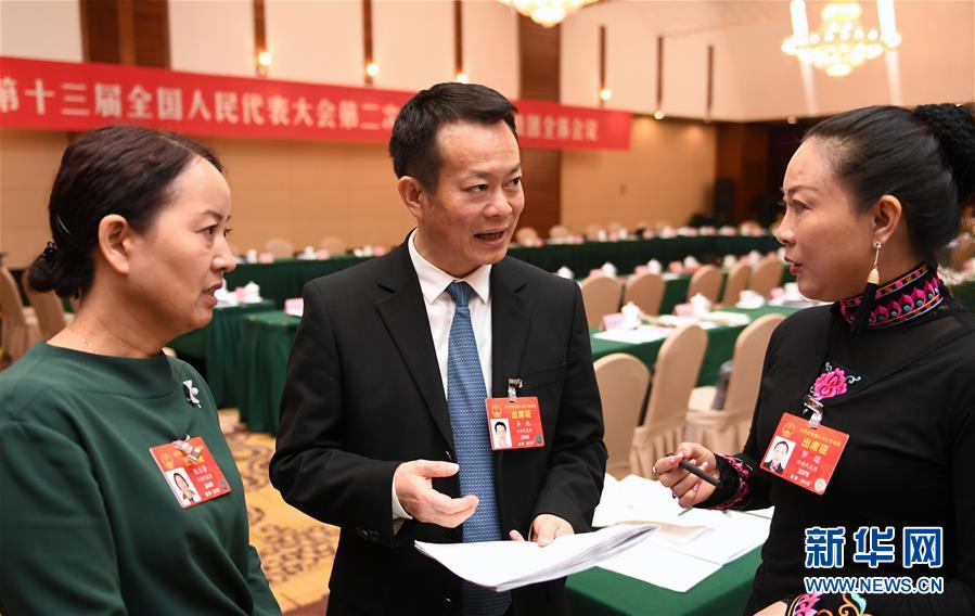 （两会&middot;图片故事）（4）全国人大代表李彪：为民营和小微企业发展建言献策