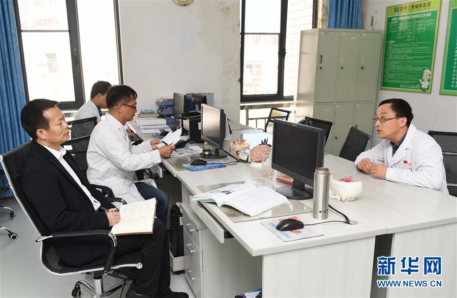 （两会&middot;图片故事）（5）全国人大代表李彪：为民营和小微企业发展建言献策