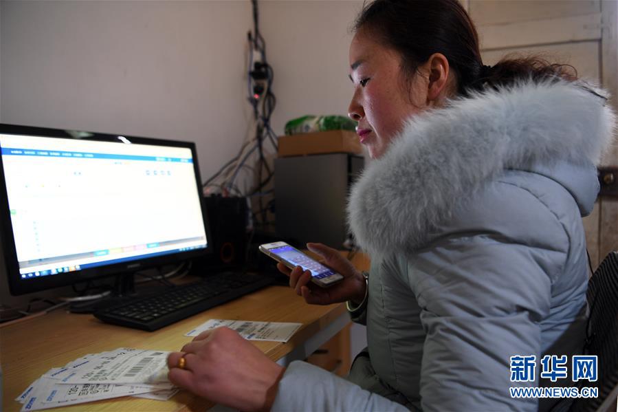 （两会&middot;图片故事）（11）全国人大代表梁倩娟：做强农村电商 改善百姓生活