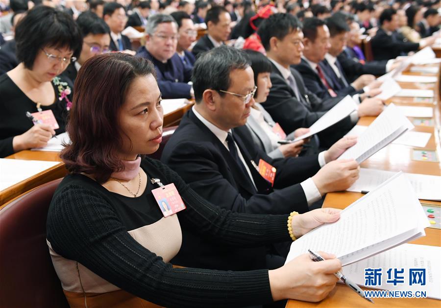 （两会&middot;图片故事）（1）全国人大代表米雪梅：关注外来务工人员子女教育