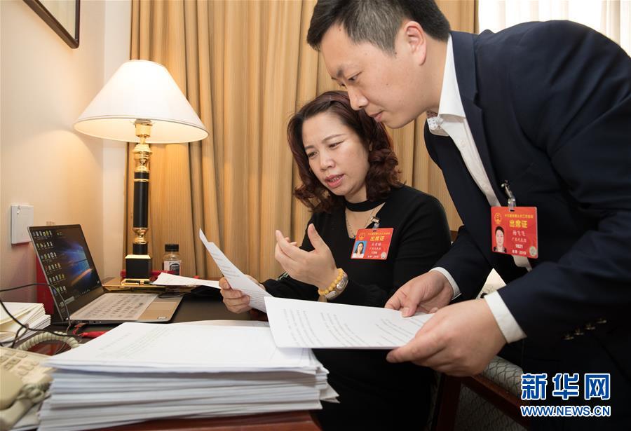 （两会&middot;图片故事）（3）全国人大代表米雪梅：关注外来务工人员子女教育