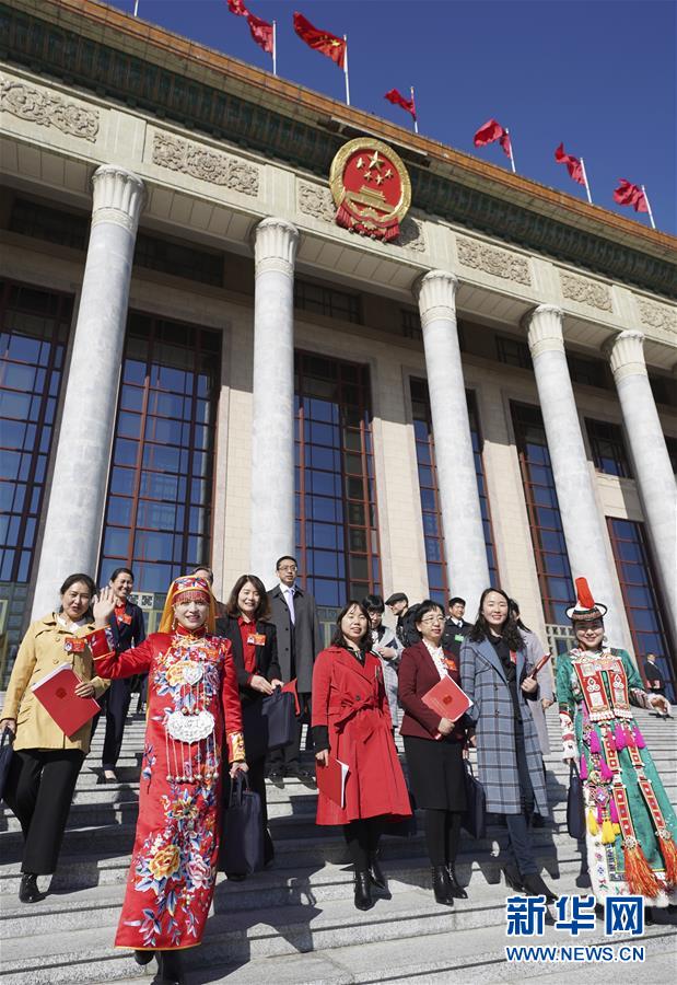 （两会·XHDW）（10）十三届全国人大二次会议在北京闭幕