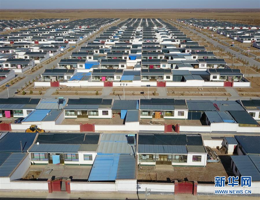 （在习近平新时代中国特色社会主义思想指引下&mdash;&mdash;新时代新作为新篇章&middot;总书记关切脱贫事&middot;决胜贫困&middot;图文互动）（2）易地扶贫搬迁：助力&ldquo;跨越式&rdquo;奔小康