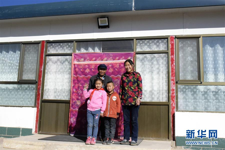 （在习近平新时代中国特色社会主义思想指引下&mdash;&mdash;新时代新作为新篇章&middot;总书记关切脱贫事&middot;决胜贫困&middot;图文互动）（5）易地扶贫搬迁：助力&ldquo;跨越式&rdquo;奔小康