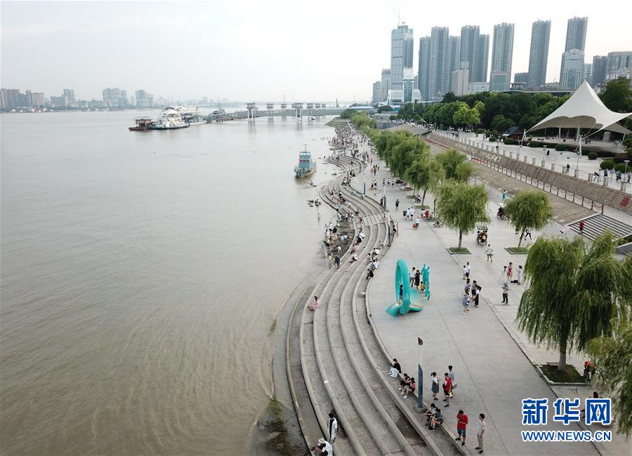 2018年8月4日拍摄的武汉汉口江滩（无人机照片）。新华社记者 金立旺 摄
