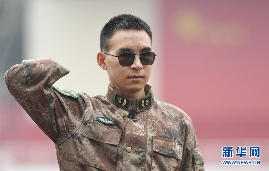 (图文互动)(1)杜富国:每天听着起床号醒来,就像从未离开