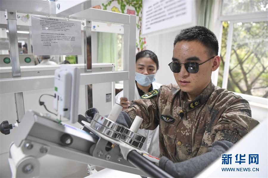 (图文互动)(3)杜富国:每天听着起床号醒来,就像从未离开