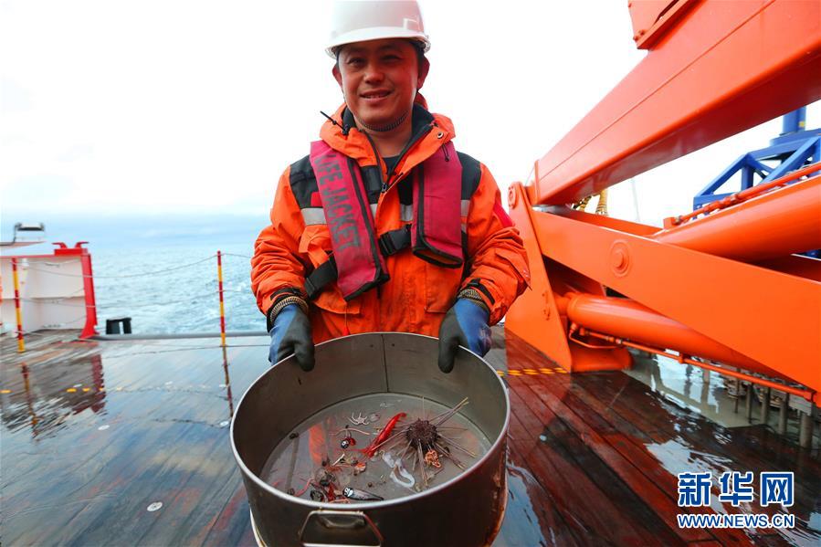 (“雪龙”探南极·图文互动)(5)中国南极考察队顺利完成宇航员海综合科考