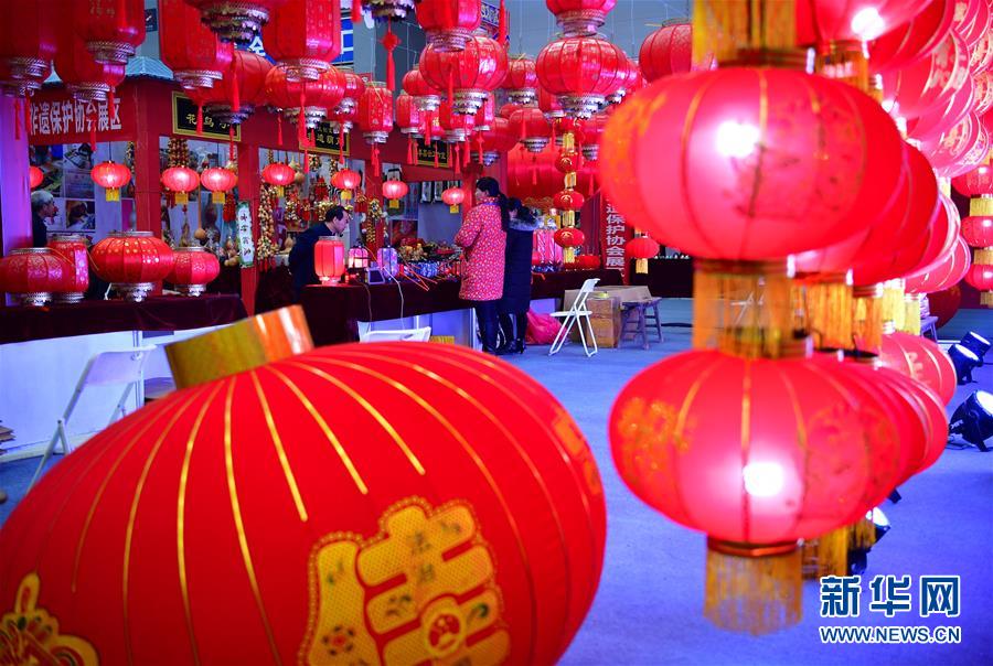 （新春走基层）（1）备年货 迎新春