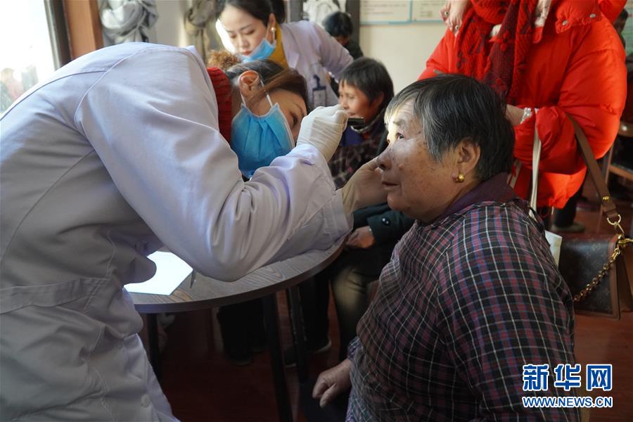 (新春走基层·图文互动)(1)高山来了医疗队