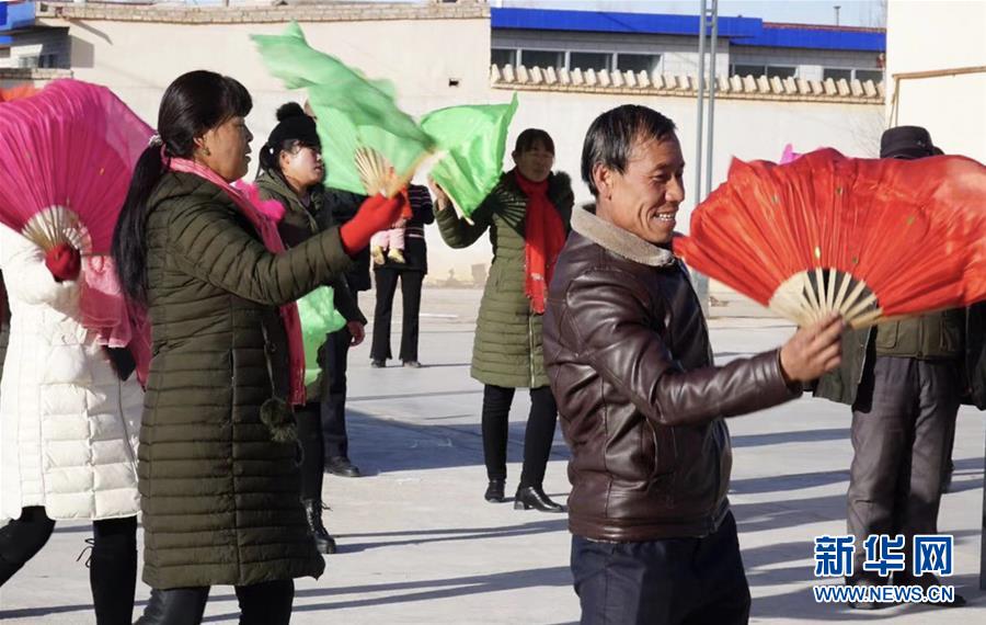 (新春走基层·图文互动)(2)柴达木盆地:红火枸杞红火年