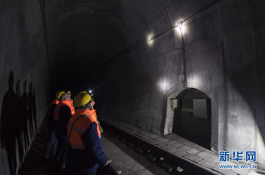 （新春走基层）（5）寒夜中的铁路通信工