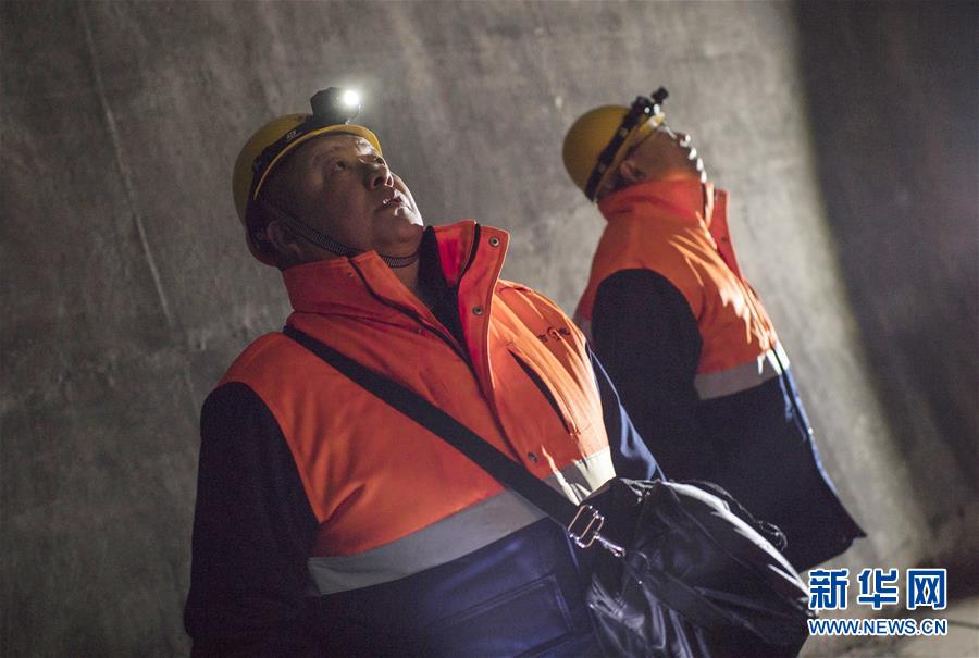 （新春走基层）（7）寒夜中的铁路通信工