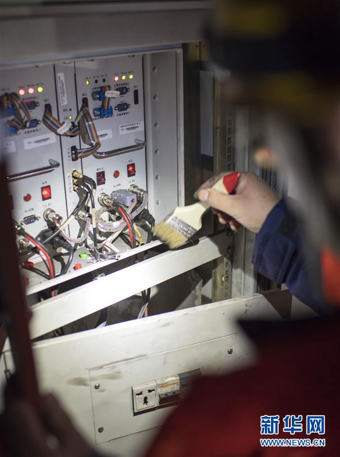 （新春走基层）（9）寒夜中的铁路通信工