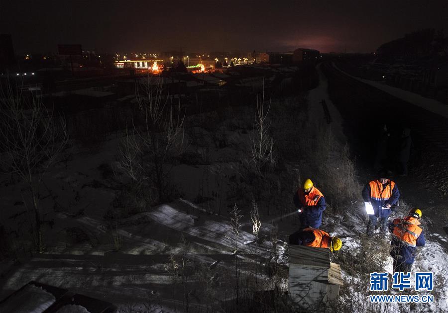 （新春走基层）（10）寒夜中的铁路通信工