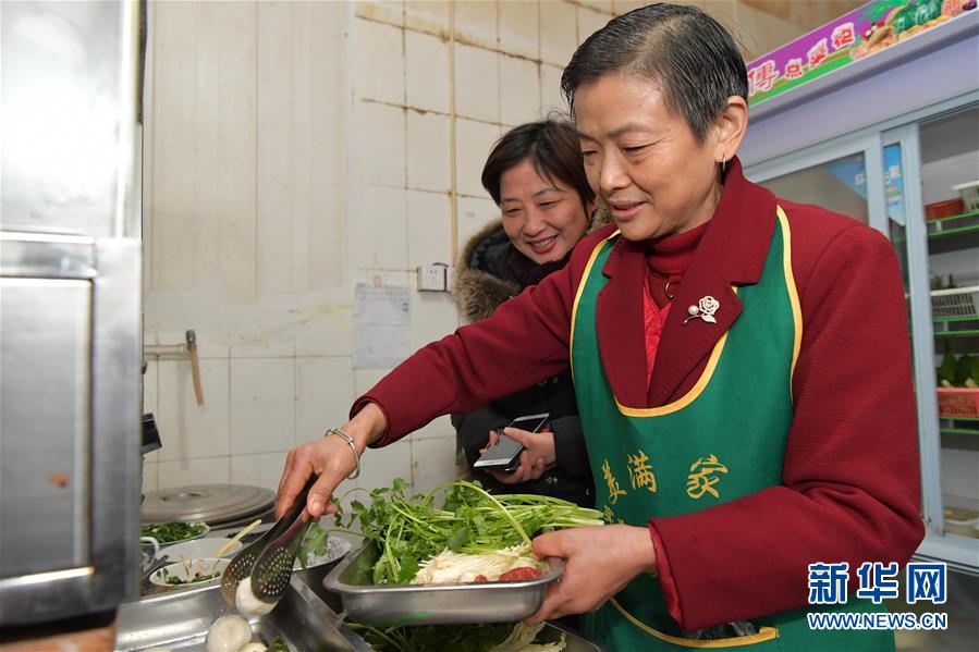 （新春走基层）（6）寒冬里暖心餐