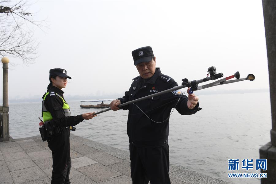 （图片故事）（1） “西湖捞哥”周翔军