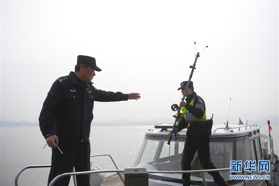 （图片故事）（5） “西湖捞哥”周翔军
