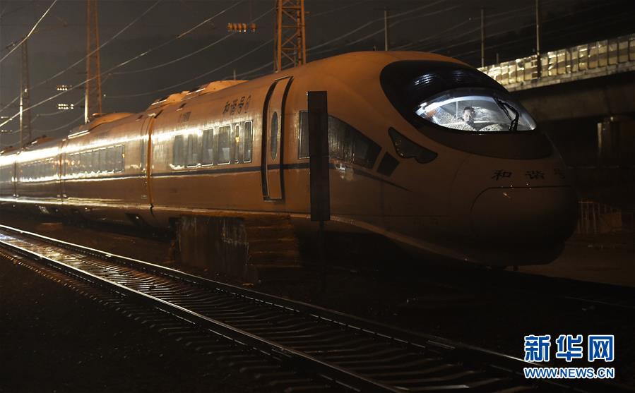 （新春走基层）（4）“一个人”的春运