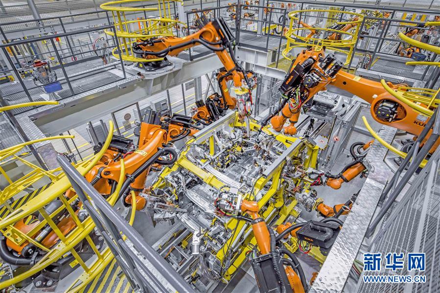 (在习近平新时代中国特色社会主义思想指引下——新时代新作为新篇章·总书记关切高质量发展·科技创新·图文互动)(3)你好,机器人!