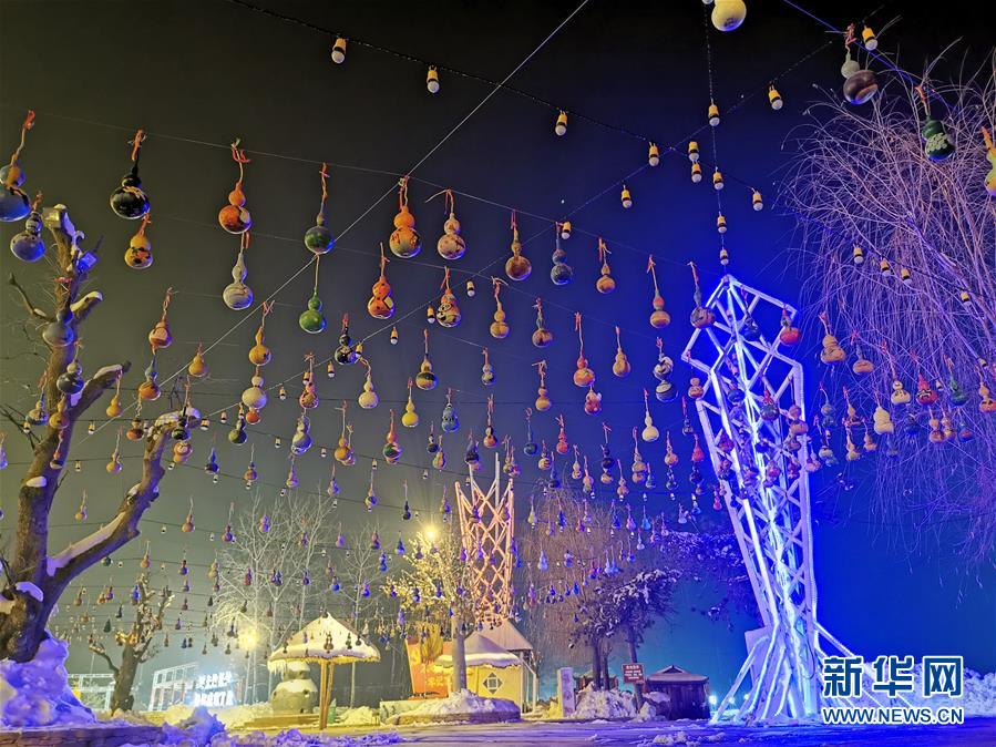 (新春走基层·图文互动)“葫芦村”里话小康