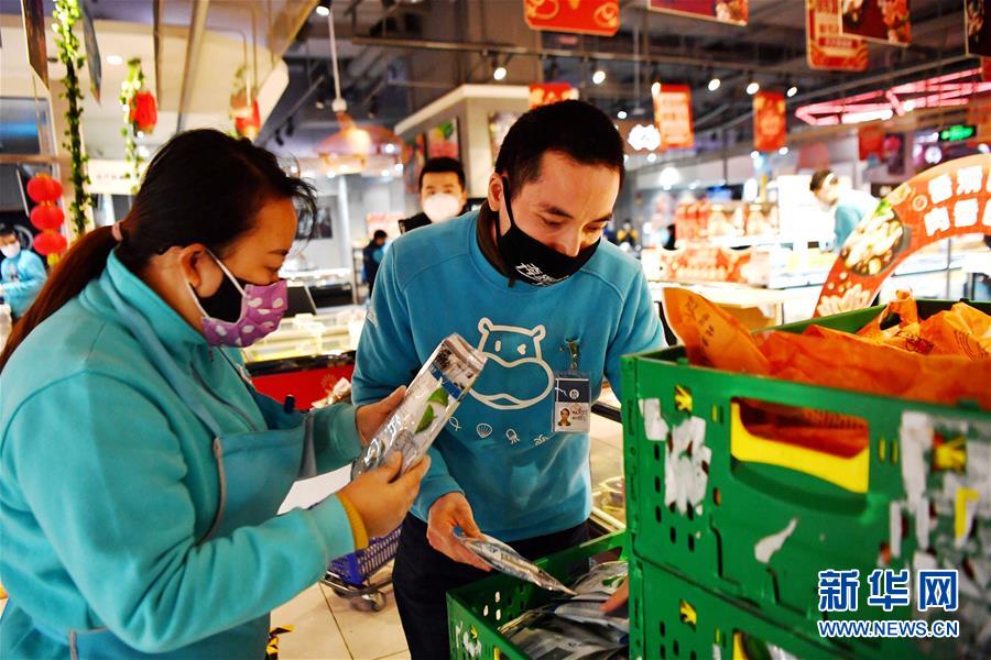 (聚焦疫情防控·图文互动)(1)小曹“上岗”记——疫情下的“共享员工”