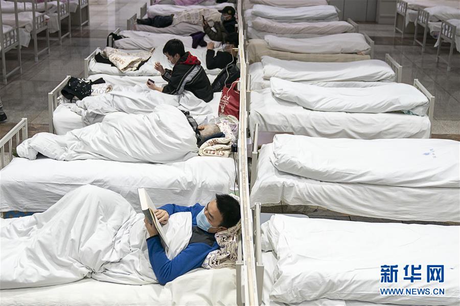 (新华全媒头条·图文互动)(10)人间至味是团圆——武汉庚子元宵节全纪录