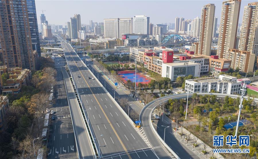 （聚焦疫情防控&middot;图文互动）（2）特写：&ldquo;随着条件改善，我们的信心更足了&rdquo;&mdash;&mdash;武汉新天地社区干部走访记