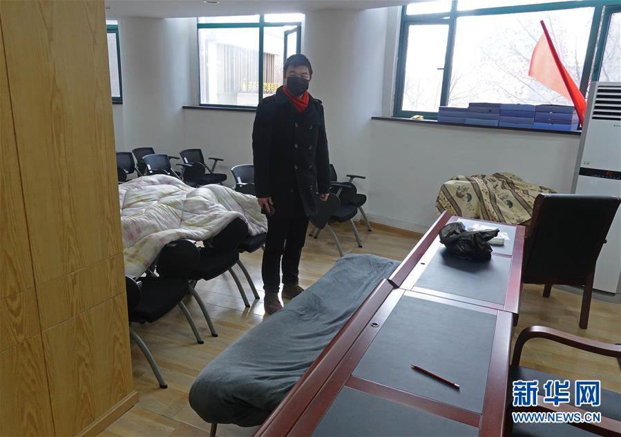 （聚焦疫情防控&middot;图文互动）（9）特写：&ldquo;随着条件改善，我们的信心更足了&rdquo;&mdash;&mdash;武汉新天地社区干部走访记