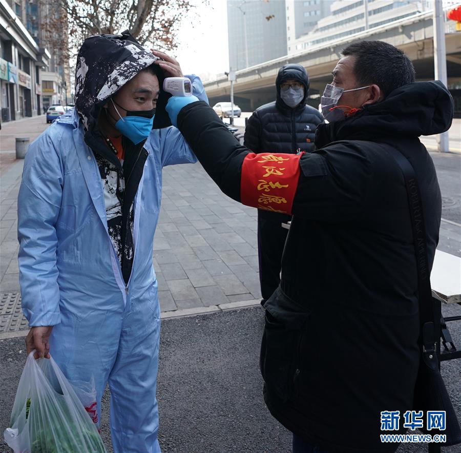 （聚焦疫情防控&middot;图文互动）（13）特写：&ldquo;随着条件改善，我们的信心更足了&rdquo;&mdash;&mdash;武汉新天地社区干部走访记