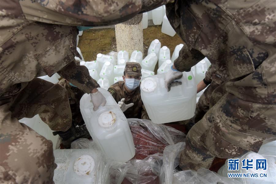 (聚焦疫情防控·图文互动)(4)邯郸市爱国拥军联合会为武汉火神山医院捐赠百吨医用消毒原液