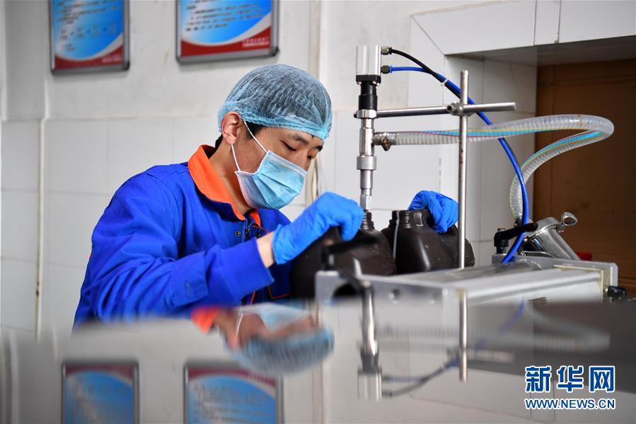 (图文互动)(2)为防控疫情添砖加瓦——山西企业“跨界”生产防疫物资见闻