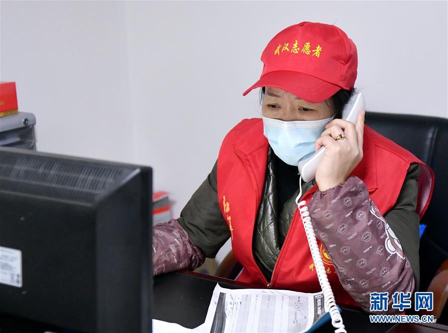 (一线抗疫群英谱·图文互动)(2)“居民的小事就是我的大事”—— 武汉一位社区女干部速写