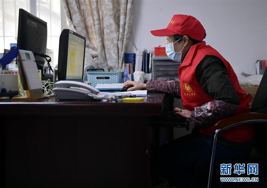 (一线抗疫群英谱·图文互动)(5)“居民的小事就是我的大事”—— 武汉一位社区女干部速写