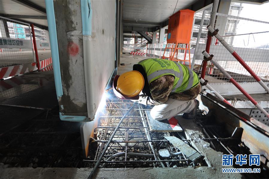 （聚焦疫情防控&middot;图文互动）（2）雪中战&ldquo;疫&rdquo;：探访风雪中复工的北京建筑工地