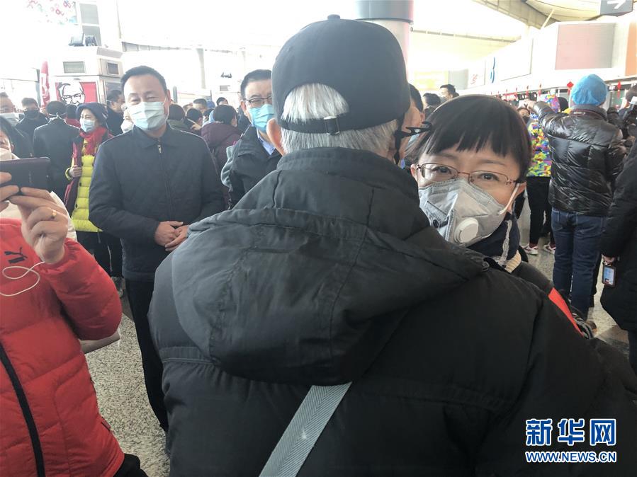 （热点鲜报·图文互动）（1）三代人的约定：父母送我援湖北，我给孩子树榜样