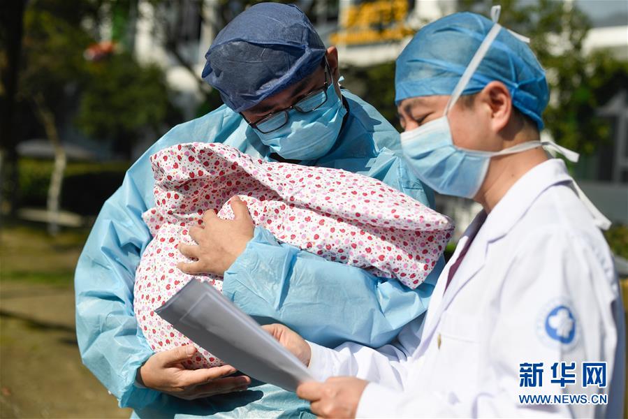 （聚焦疫情防控）（3）浙江省年齡最小新冠肺炎患者出院