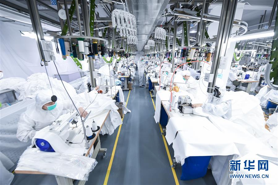 (聚焦疫情防控·图文互动)(1)把最好的留给最需要的医护人员——深圳医疗物资企业生产见闻