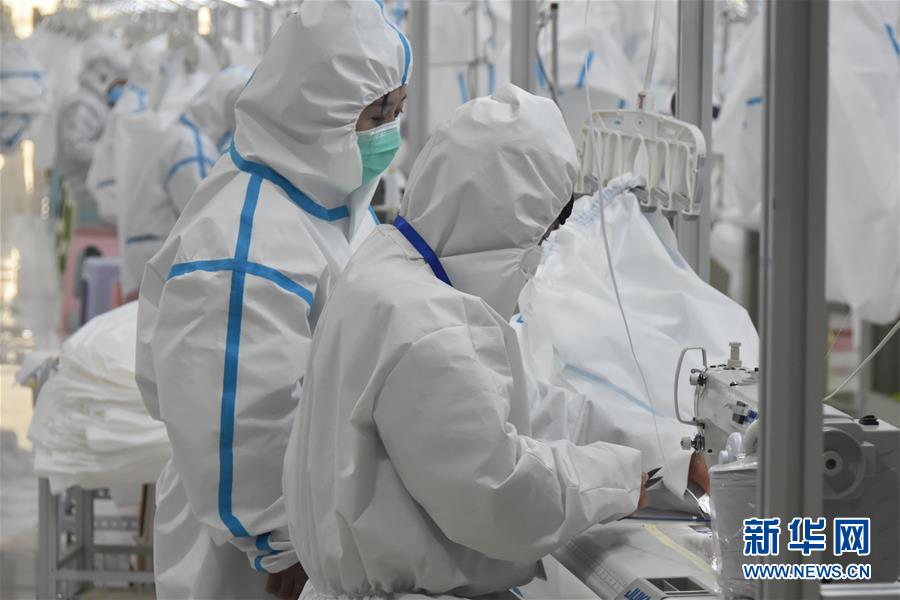 (决战决胜脱贫攻坚·图文互动)(1)防疫有保障 脱贫有底气——甘肃一批扶贫车间成为战疫“兵工厂”