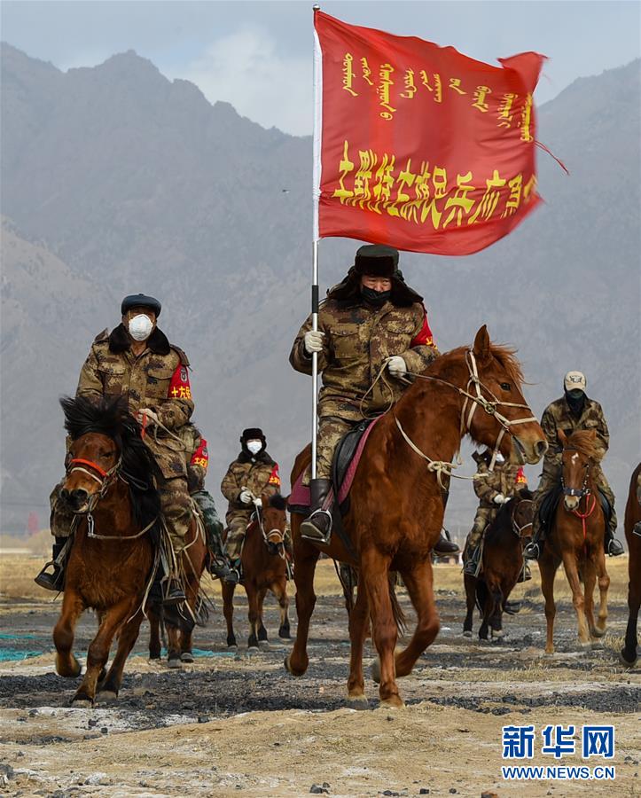(聚焦疫情防控·图文互动)(4)行进在乡间的马背巡逻队